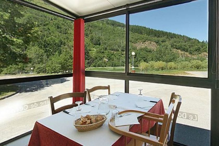 Plusieurs salles de restaurant rénovées