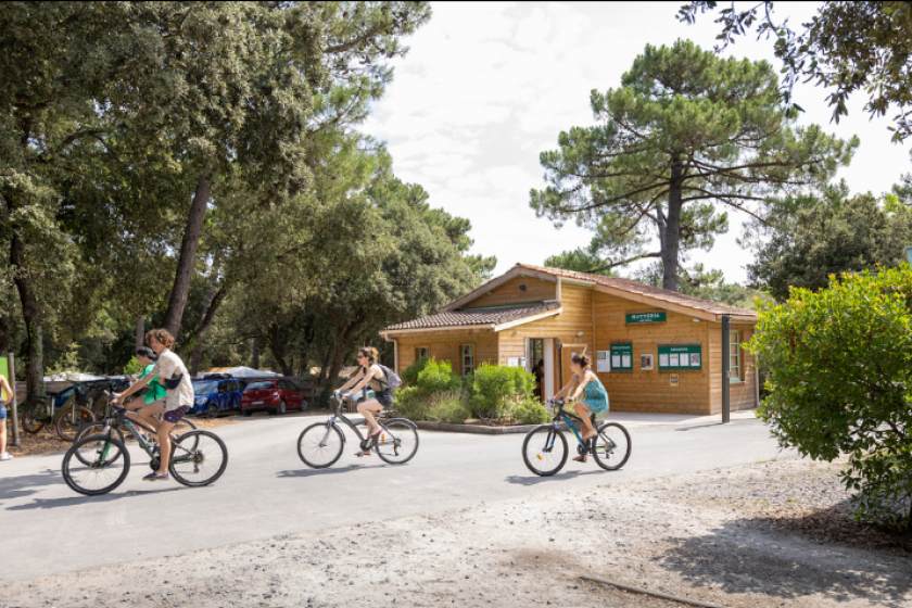 Huttopia Oléron les Chênes Verts