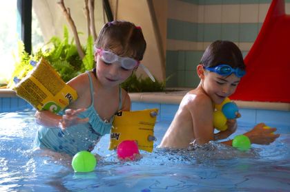 Jeunes enfants piscines
