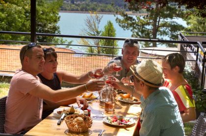 Famille terrasse restaurant