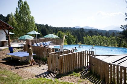 La piscine extérieure d'Huttopia Font Romeu en famille !