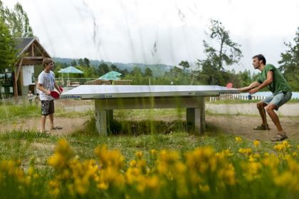 Une partie de ping-pong en famille !