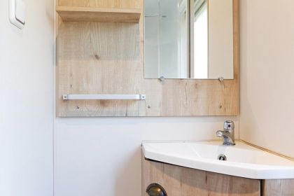 roulotte interieur salle de bain