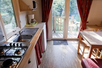 roulotte interieur cuisine