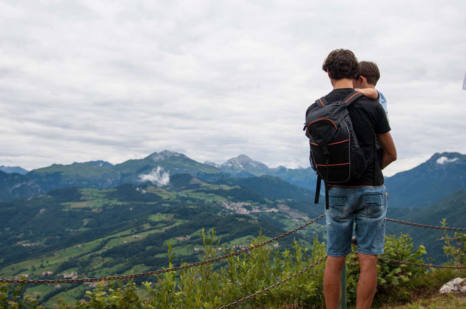 vacances d'été à la montagne avec bébé