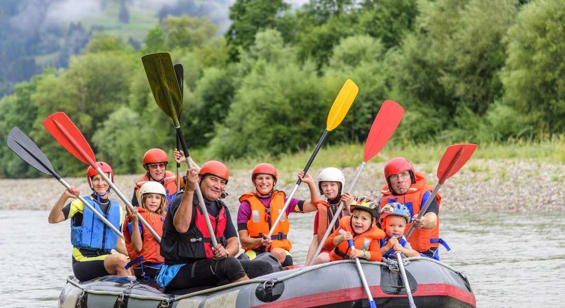 rafting famille pagaie