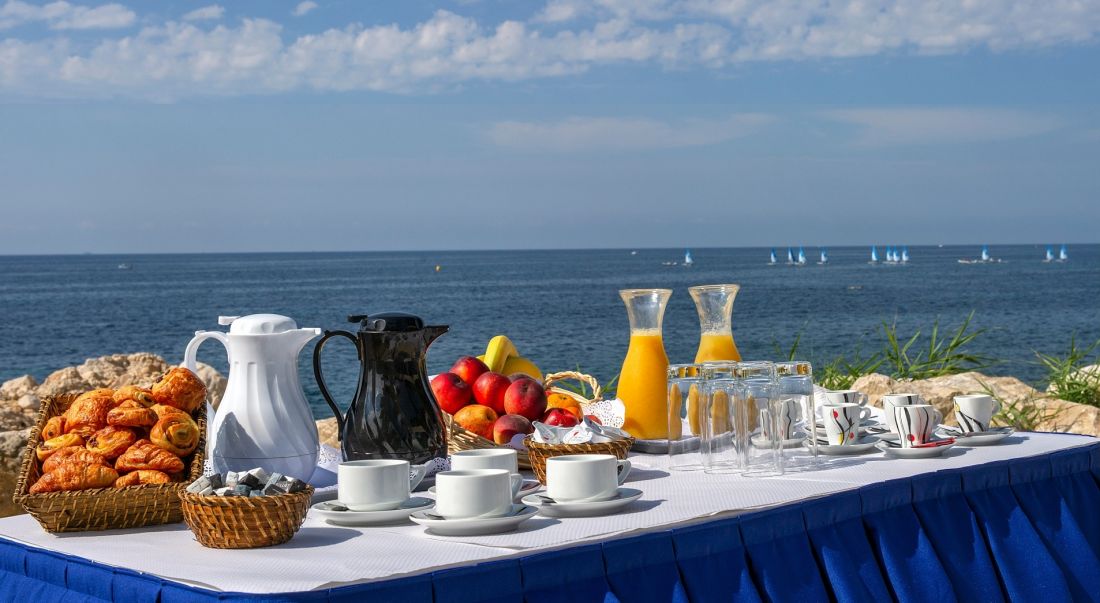 Carry le Rouet petit déjeuner devant la mer