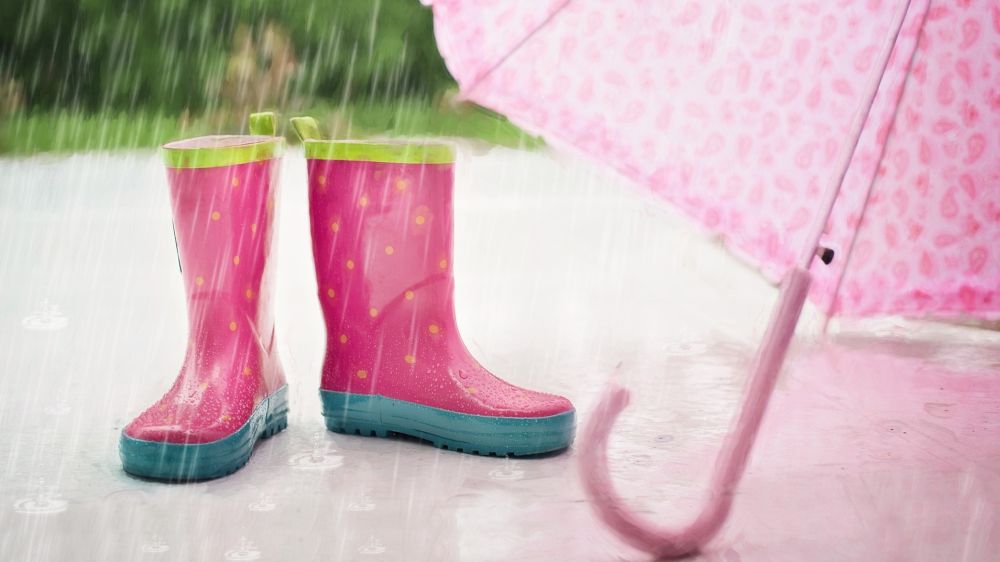 parapluie et bottes rose enfant